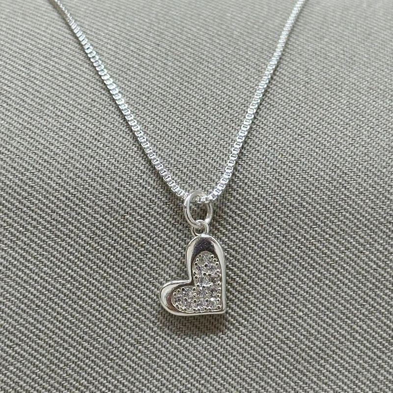 COLAR CORAÇÃO CRAVEJADO