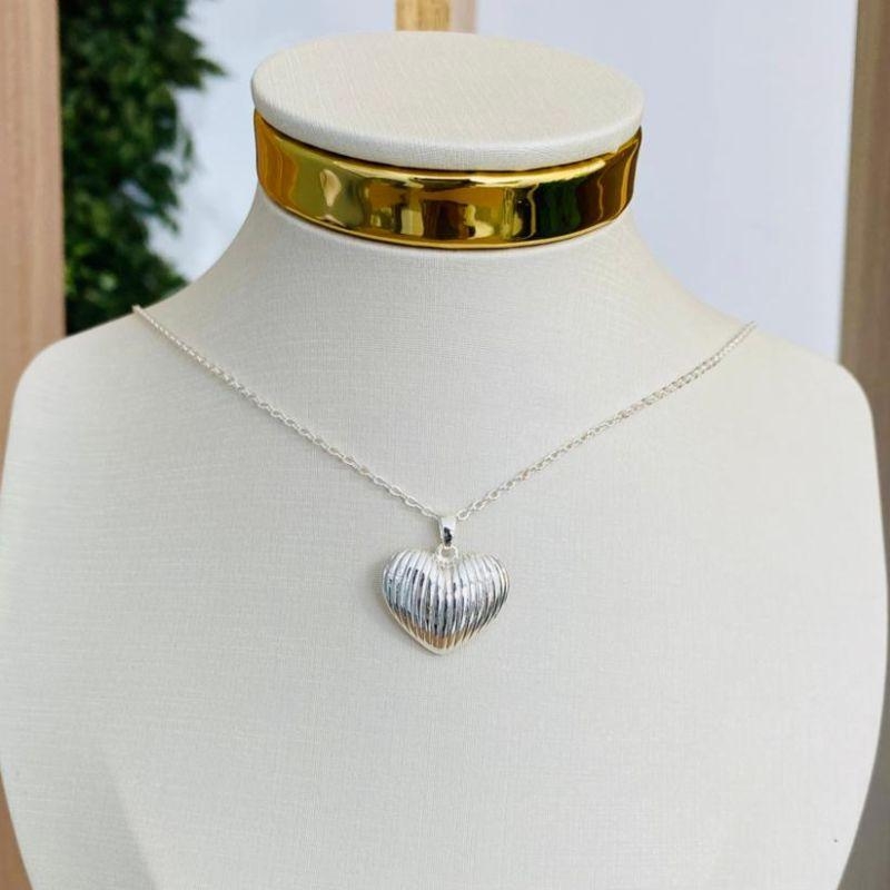 COLAR CORAÇÃO DETALHADO