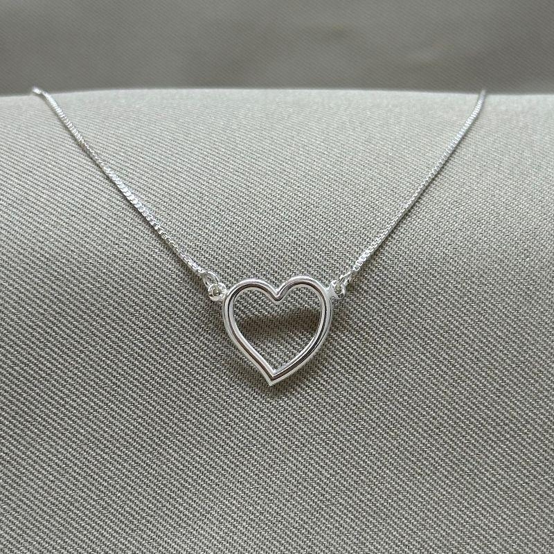 COLAR CORAÇÃO VAZADO