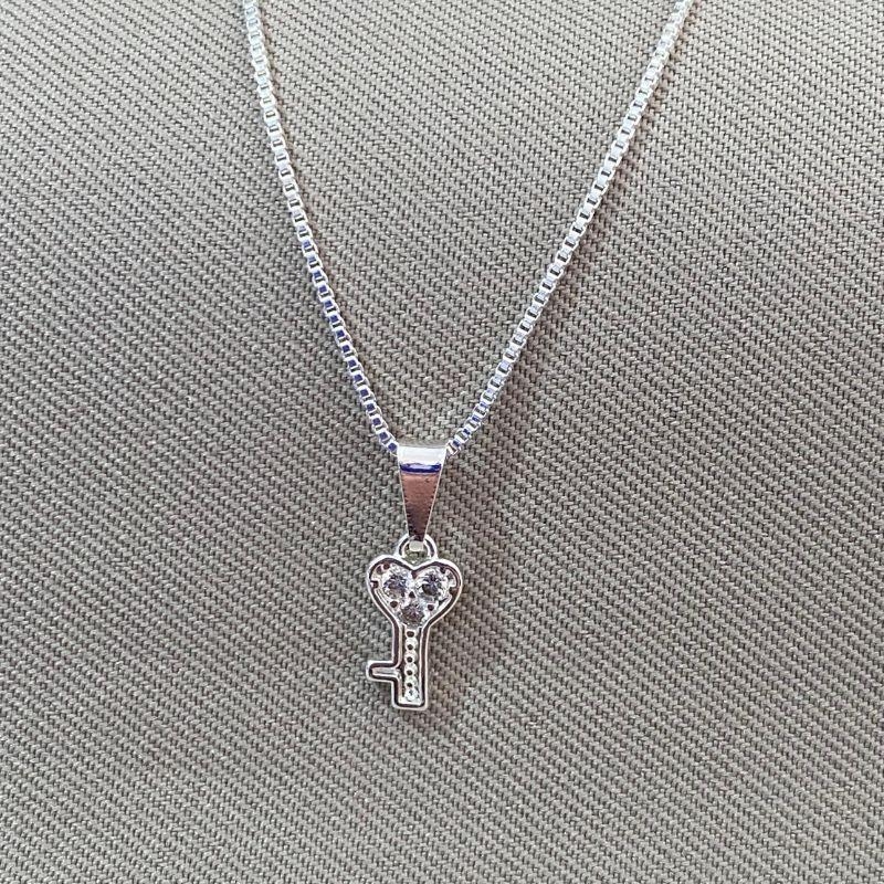 COLAR INFANTIL CHAVE CRAVEJADA