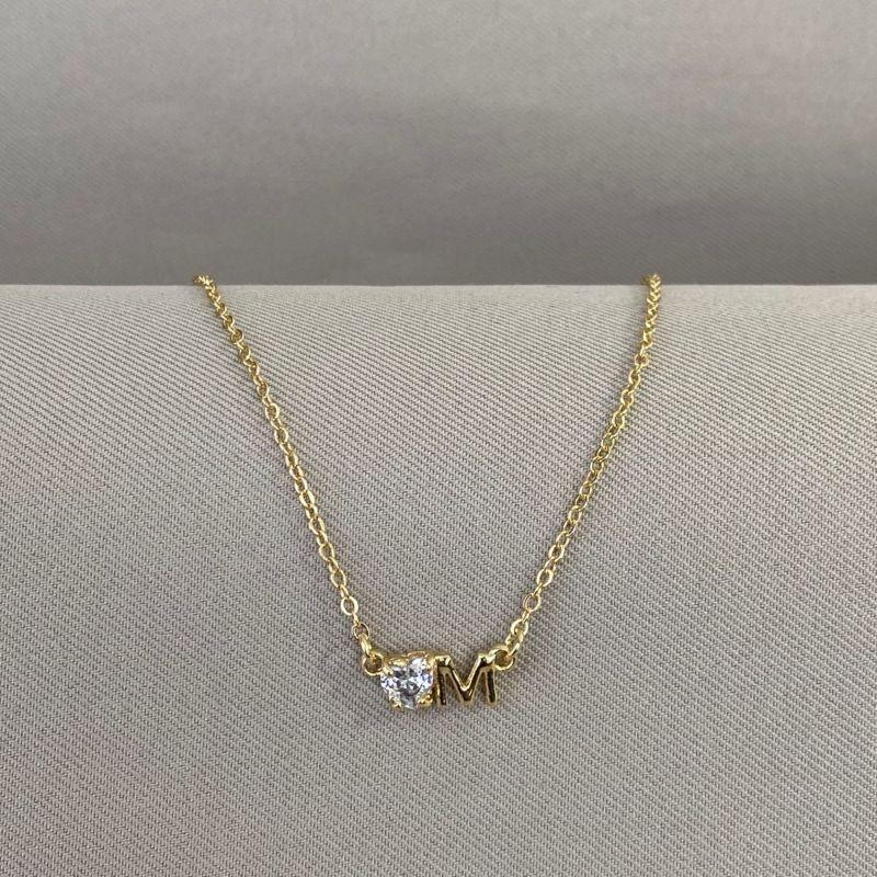 COLAR LETRA M COM CORAÇÃO ZIRCONIA