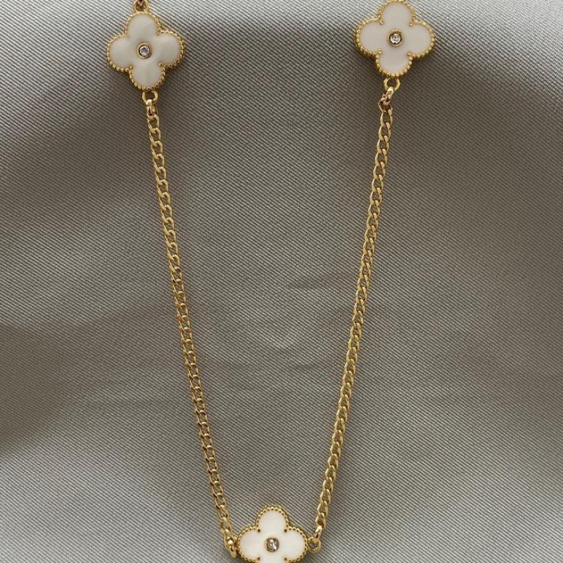 COLAR LONGO TREVO BRANCO