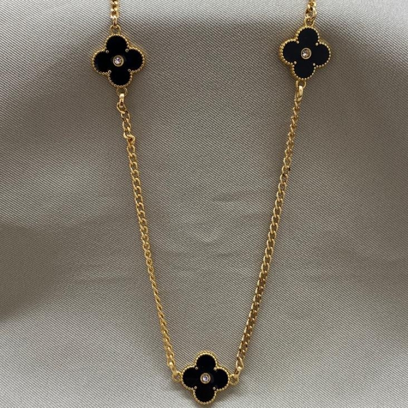 COLAR LONGO TREVO PRETO