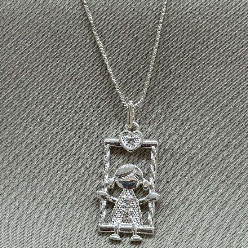 COLAR PING MENINA NO BALANÇO