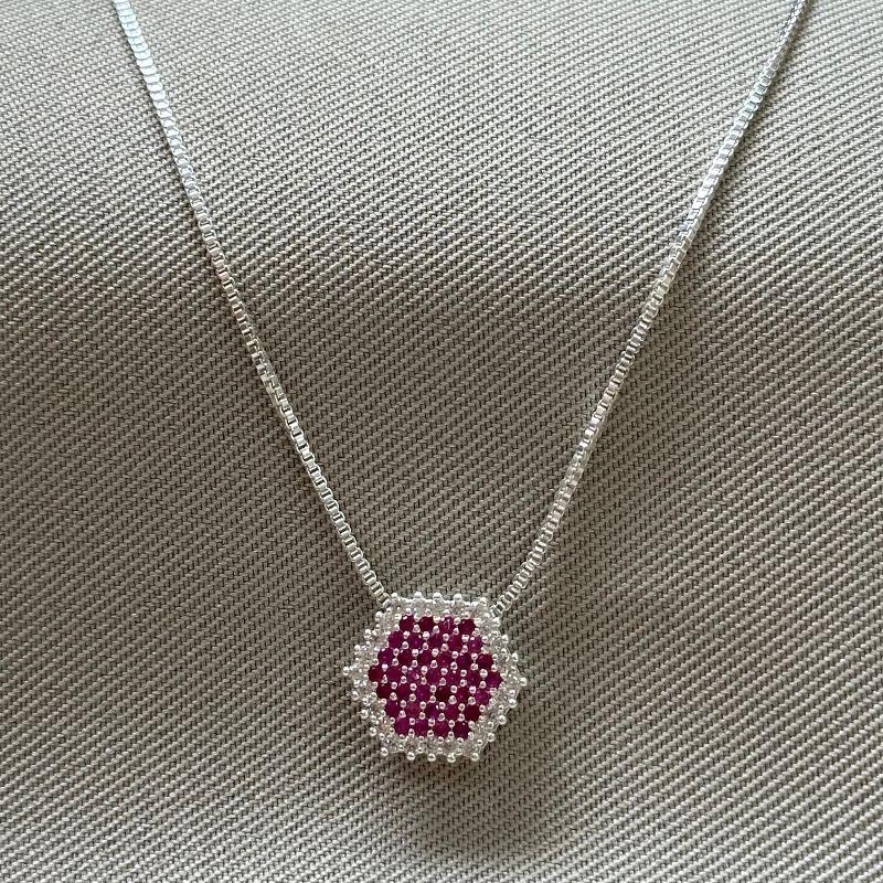 COLAR PINGENTE CRAVEJADO CRISTAL/ROSA