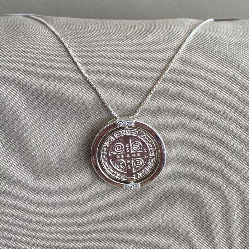 COLAR  PINGENTE GIRATORIO SÃO BENTO