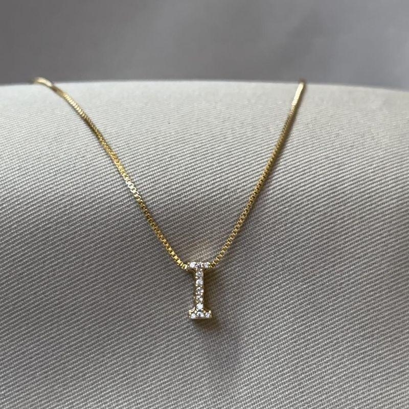 COLAR PINGENTE LETRA I CRAVEJADO