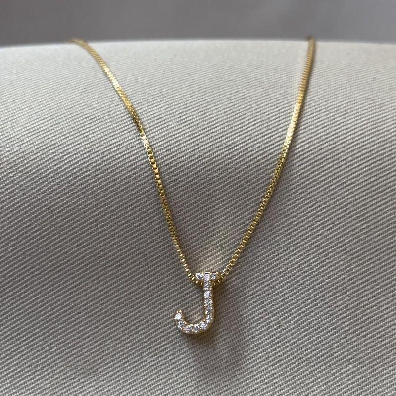 COLAR PINGENTE LETRA J CRAVEJADO