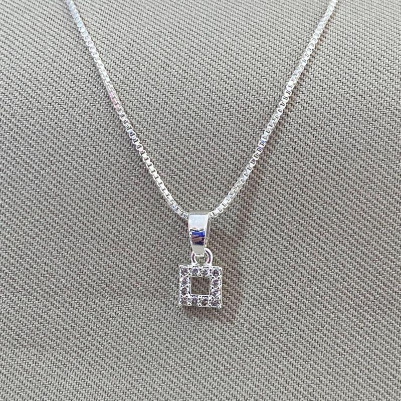 COLAR QUADRADINHO CRAVEJADO