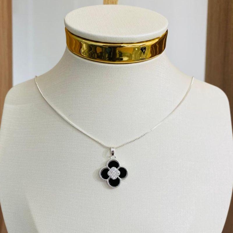 COLAR TREVO CRAVEJADO