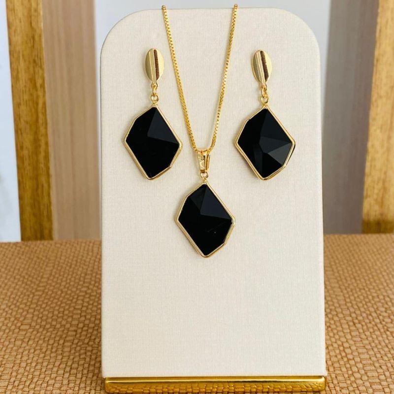 CONJUNTO COM PEDRAS PRETAS