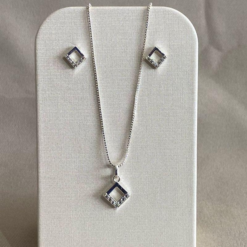 CONJUNTO QUADRADO CRAVEJADO A PONTA