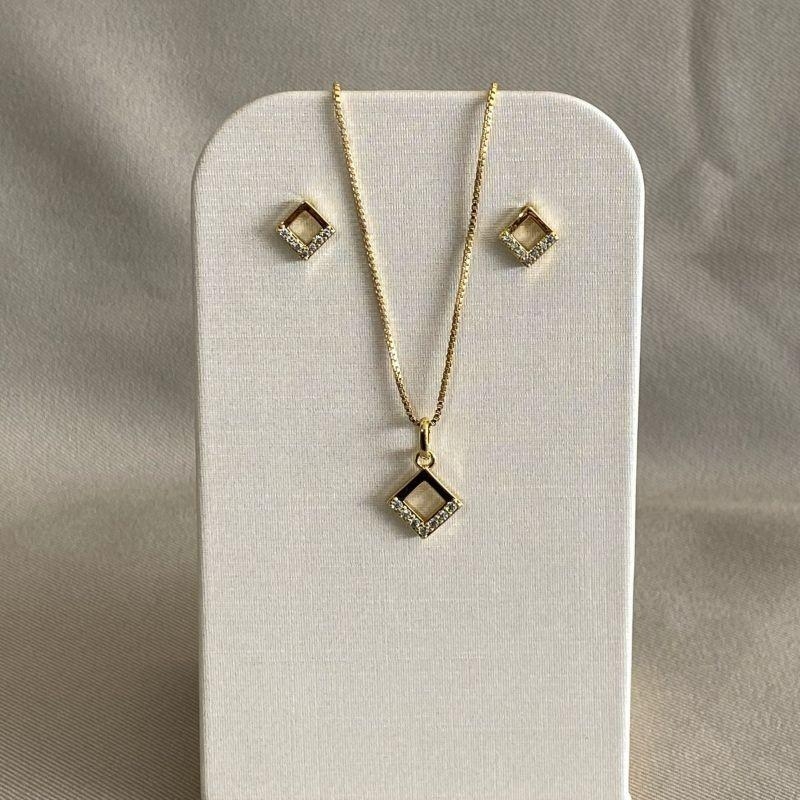 CONJUNTO QUADRADO CRAVEJADO A PONTA