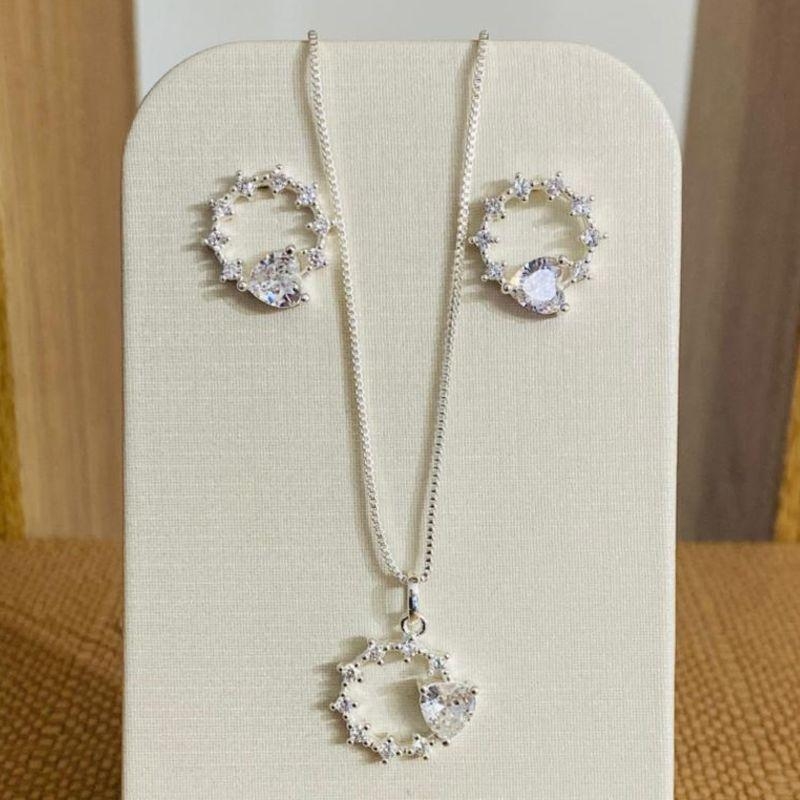 CONJUNTO REDONDO CRAVEJADO