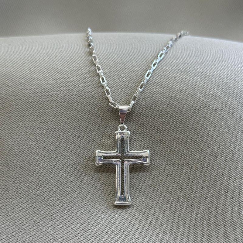 CORRENTE MASCULINA COM PINGENTE CRUZ VAZADO