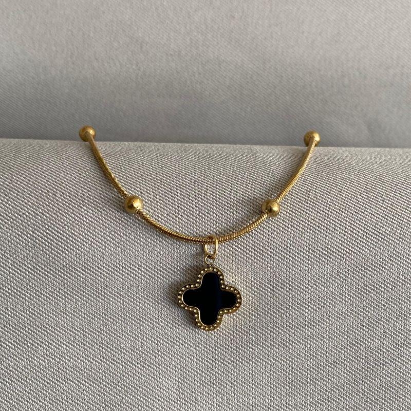 PULSEIRA BOLINHA COM TREVO PRETO STEEL