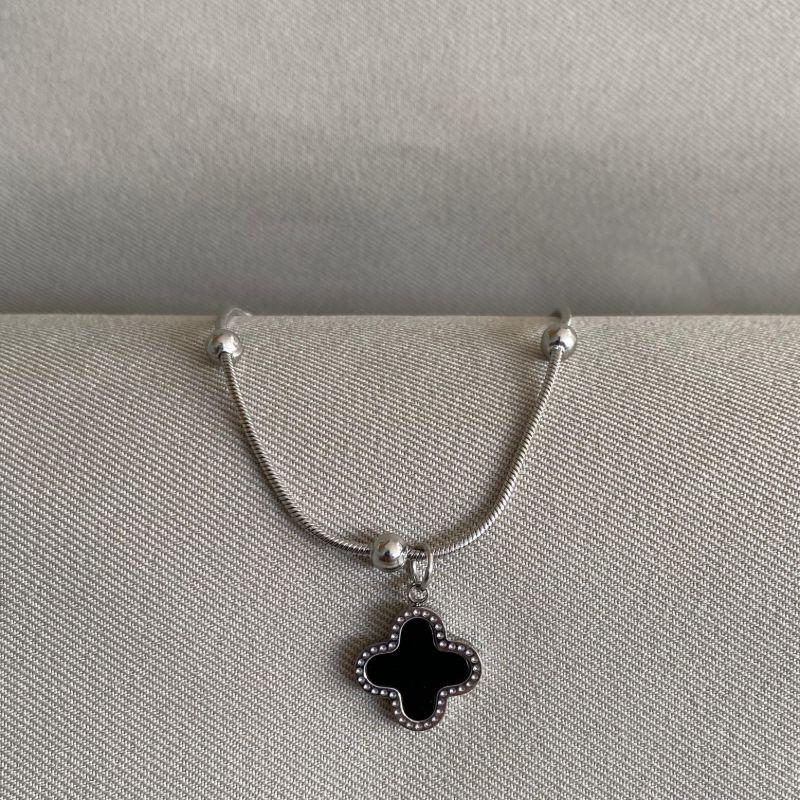 PULSEIRA BOLINHA COM TREVO PRETO STEEL