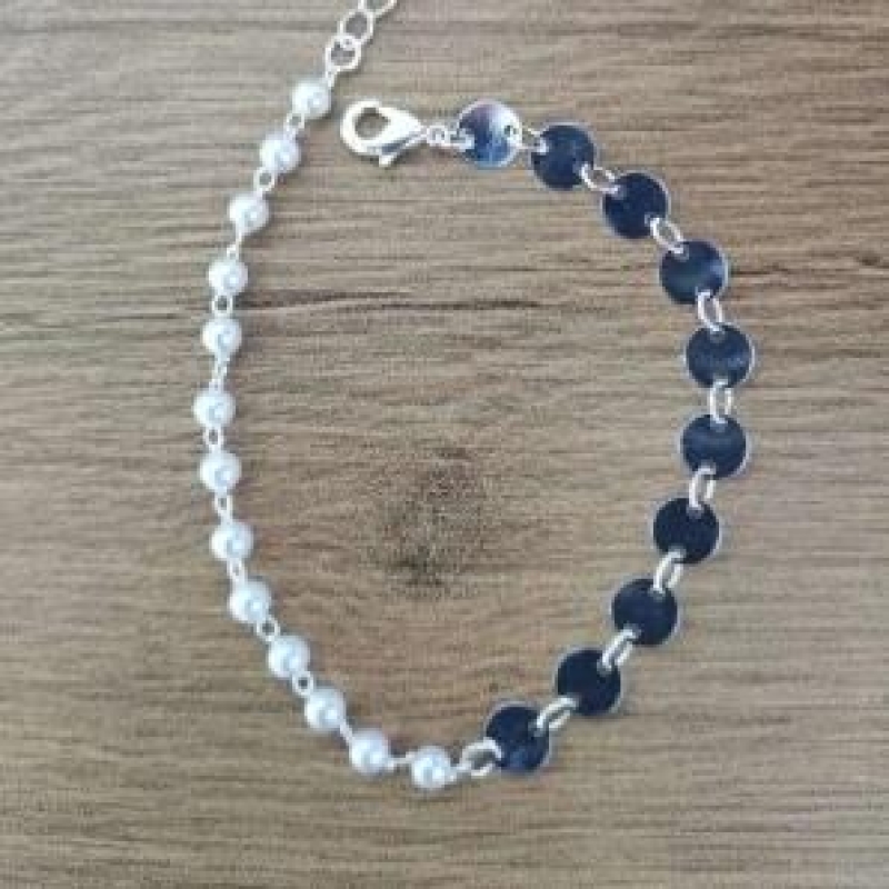 PULSEIRA BOLINHA PEROLA/PLAQUINHA REDONDA