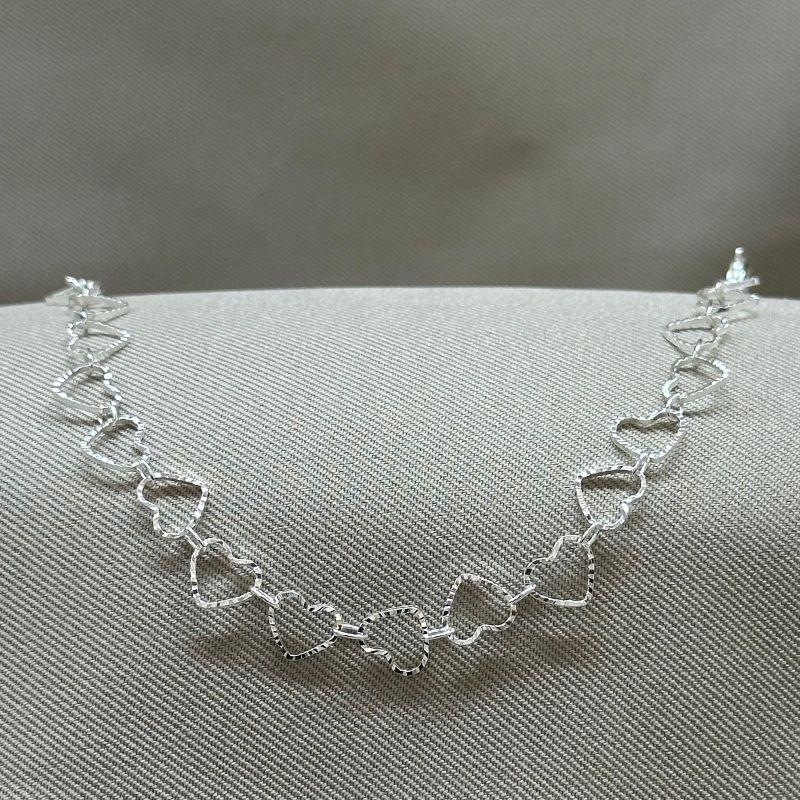 PULSEIRA CORAÇÕES VAZADO DIAMANTADO