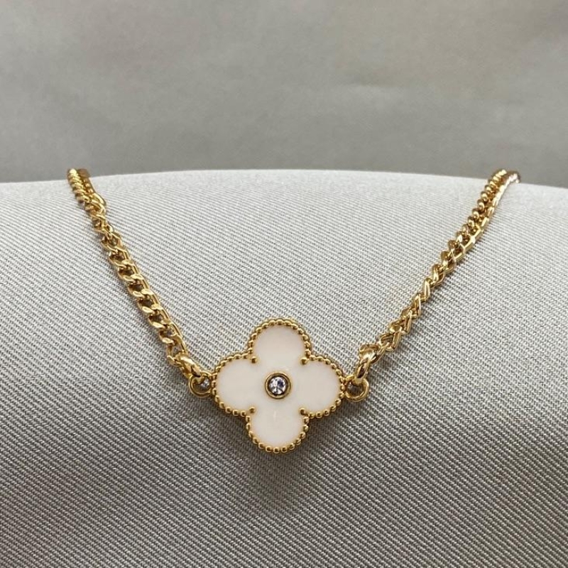 PULSEIRA TREVO BRANCO