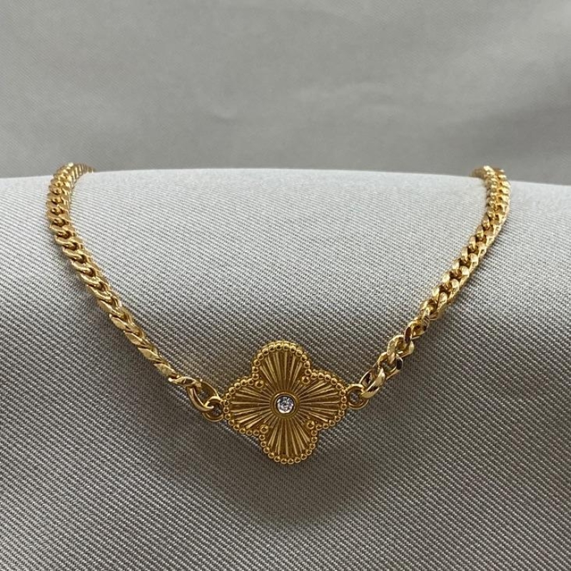 PULSEIRA TREVO DOURADO