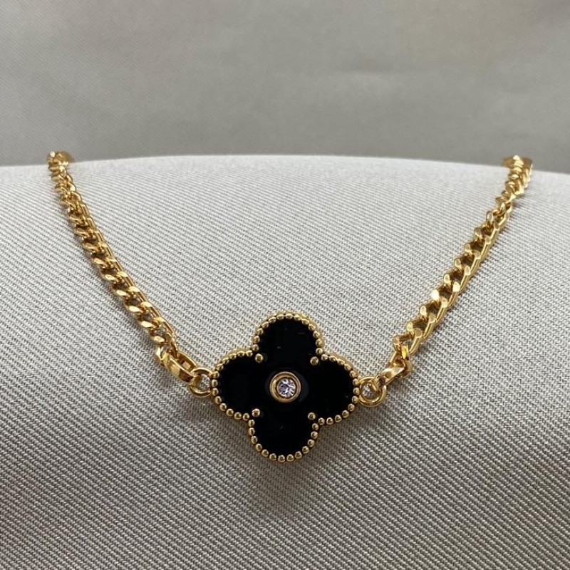 PULSEIRA TREVO PRETO