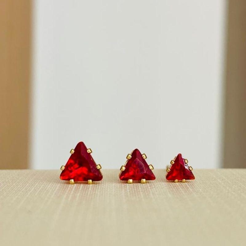 TRIO DE BRINCOS TRIANGULO VERMELHO