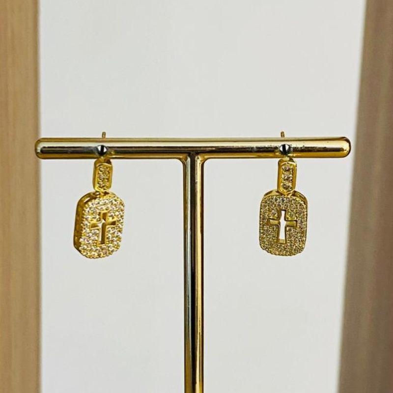 BRINCO CRAVEJADO COM CRUZ VAZADA