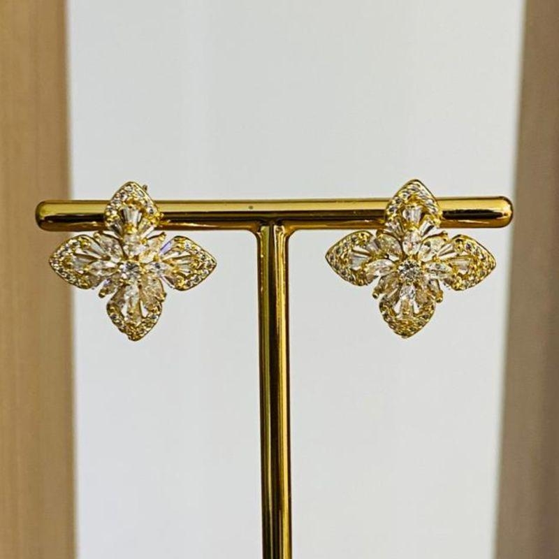 BRINCO FLOR CRAVEJADA