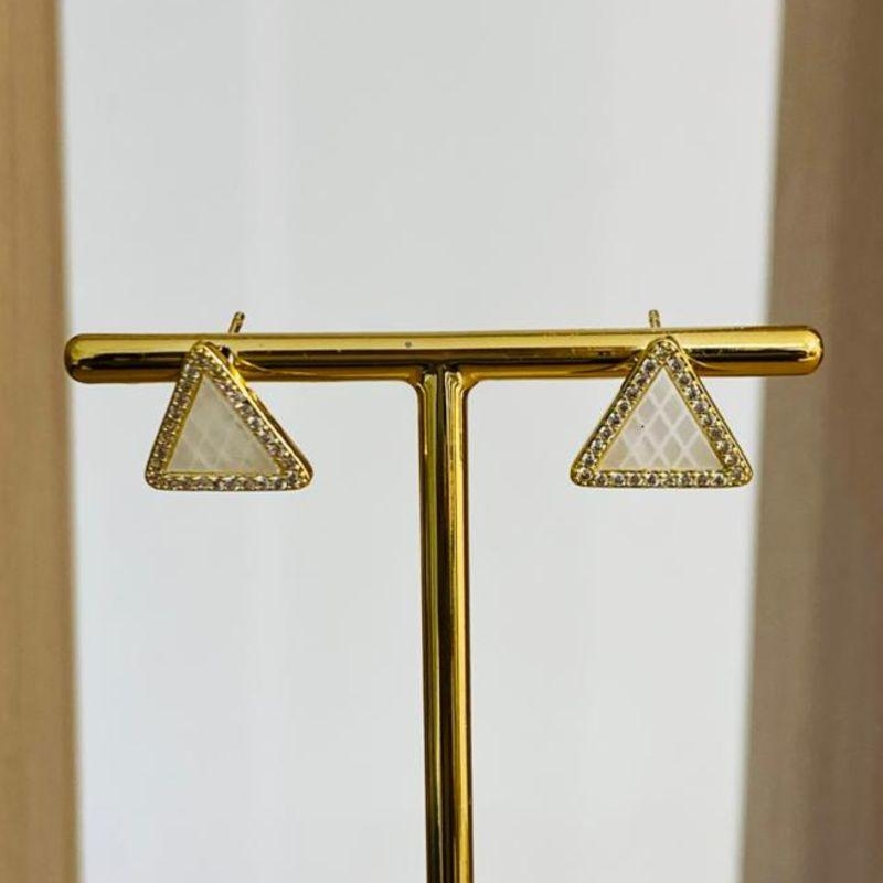 BRINCO TRIANGULO CRAVEJADO