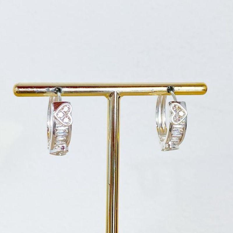 BRINCO ARGOLA CRAVEJADA COM CORAÇÃO