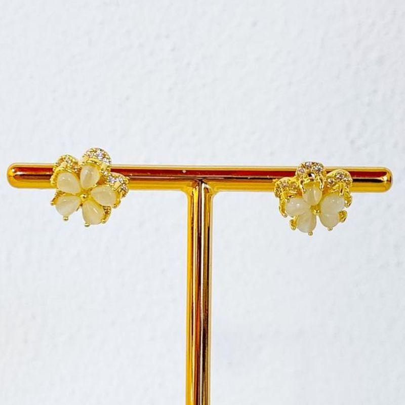 BRINCO FLOR CRAVEJADA