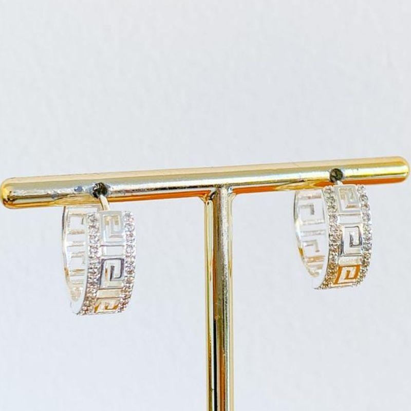 BRINCO ARGOLA INSPIRAÇÃO VERSACE CRAVEJADO