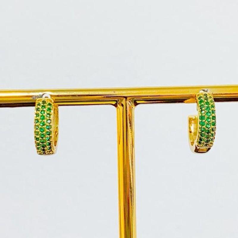 BRINCO ARGOLINHA CRAVEJADA VERDE