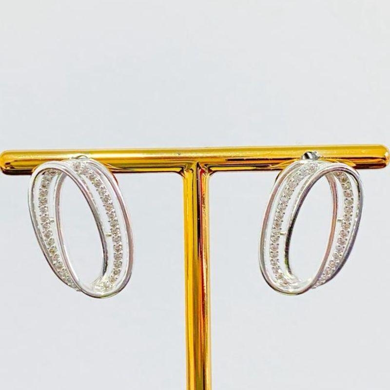BRINCO OVAL CRAVEJADO E LISO