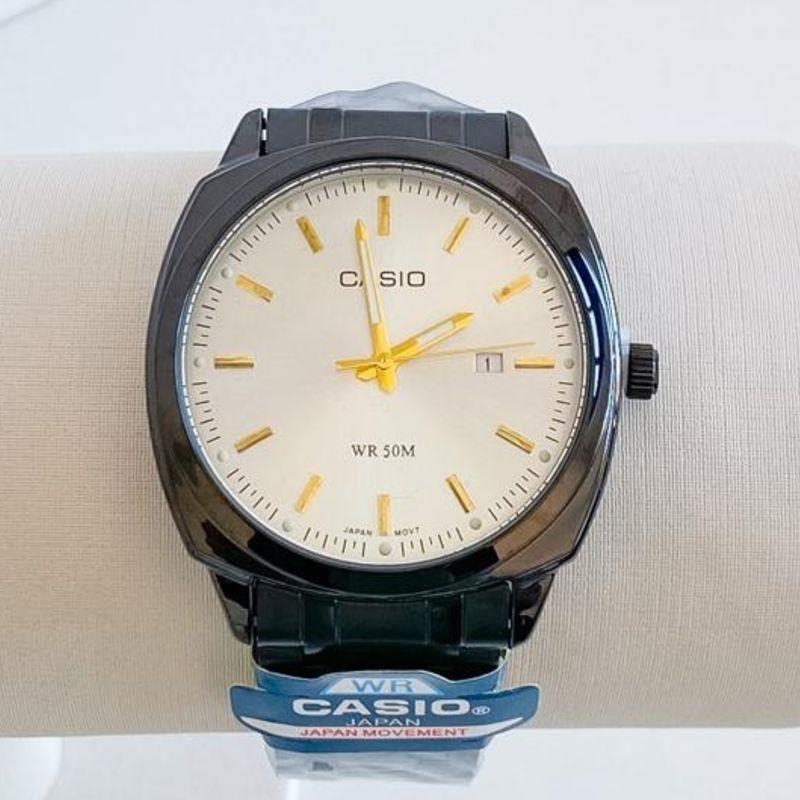 RELOGIO CASIO REDONDO PRETO COM FUNDO BRANCO