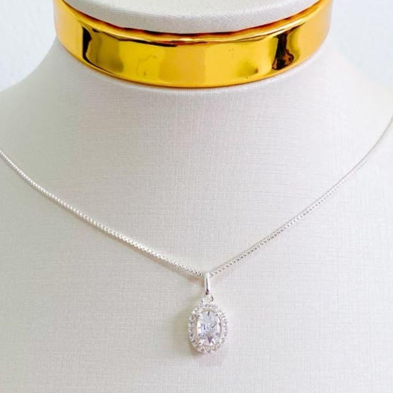 COLAR OVAL CRAVEJADO COM ZIRCONIA