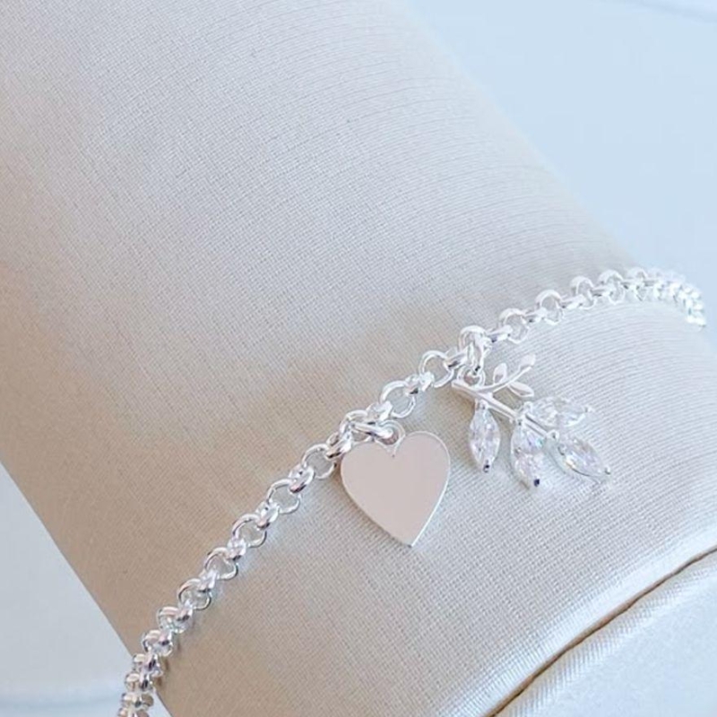 PULSEIRA FOLHA CRAVEJADA E CORAÇÃO