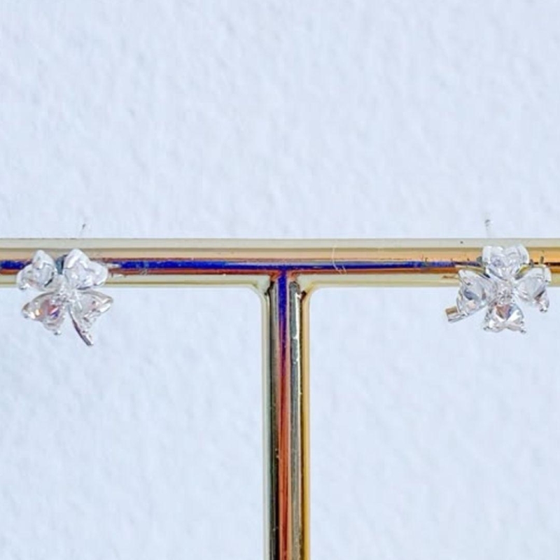 BRINCO FLORZINHA ZIRCONIA