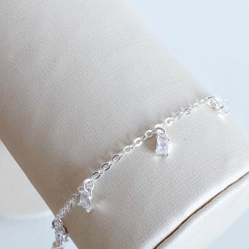 PULSEIRA ZIRCONIAS PENDURADAS