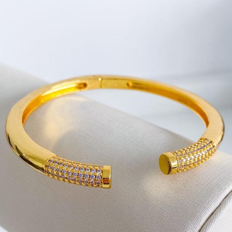 BRACELETE CRAVEJADO