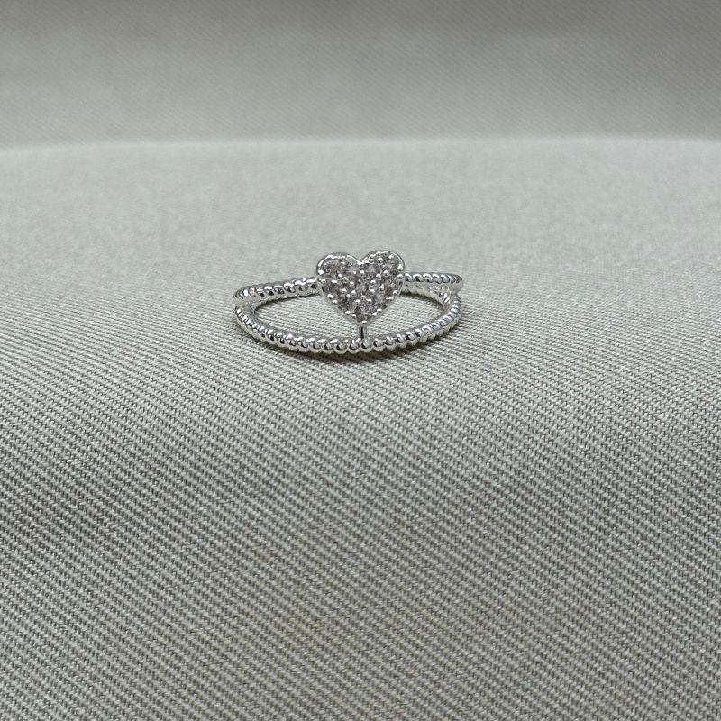 ANEL ARO TRANÇADO COM CORAÇÃO CRAVEJADO