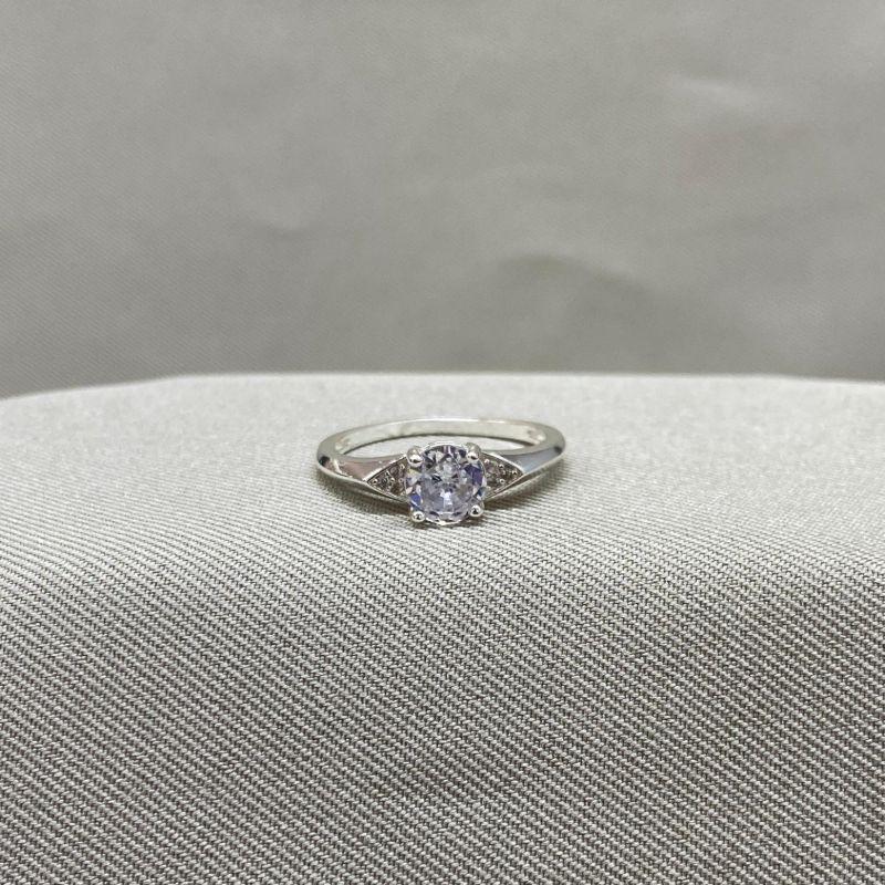 ANEL COM ZIRCONIA REDONDA CRISTAL