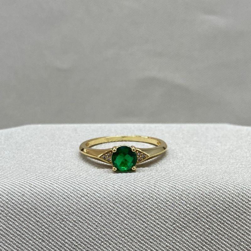 ANEL COM ZIRCONIA REDONDA VERDE ESMERALDA