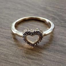 ANEL CORAÇÃO VAZADO CRAVEJADO