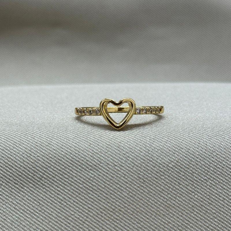 ANEL CORAÇÃO VAZADO CRAVEJADO NOS LADOS