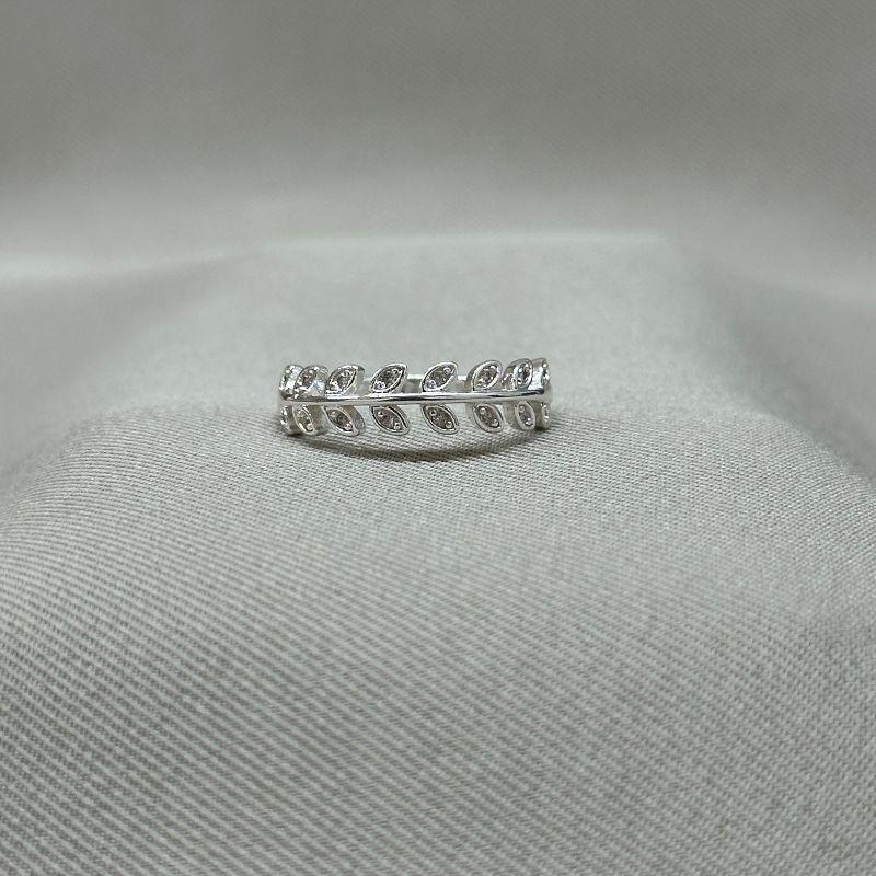 ANEL FOLHAS CRAVEJADAS