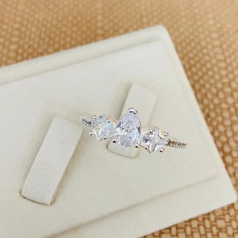 ANEL GOTA CRAVEJADA COM ZIRCONIAS