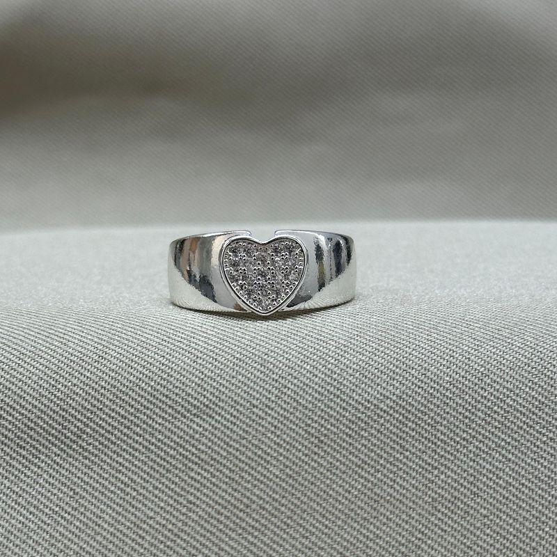 ANEL LISO COM CORAÇÃO CRAVEJADO