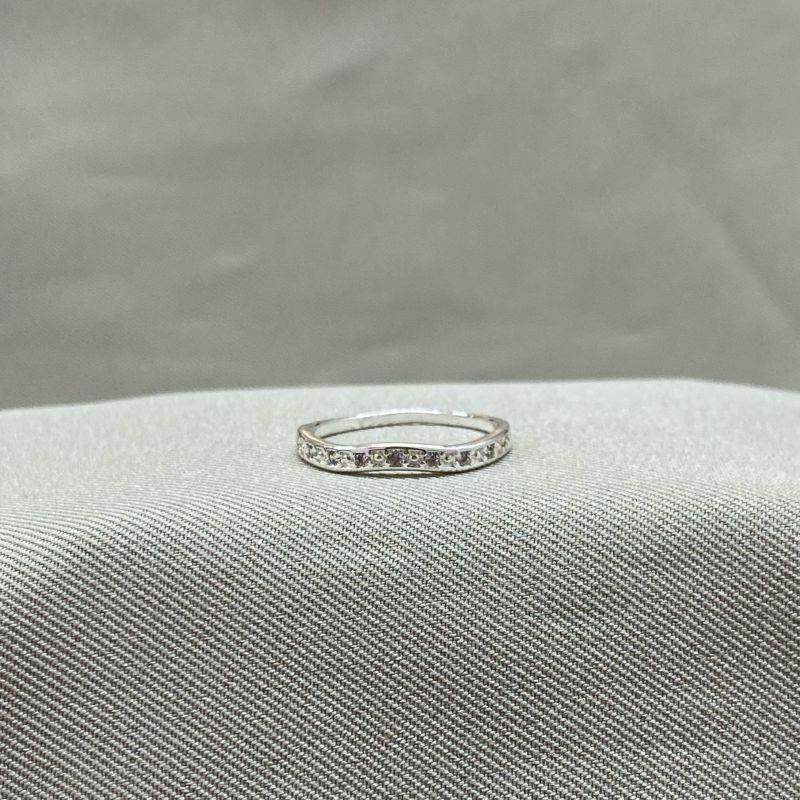 ANEL ONDULADO CRAVEJADO